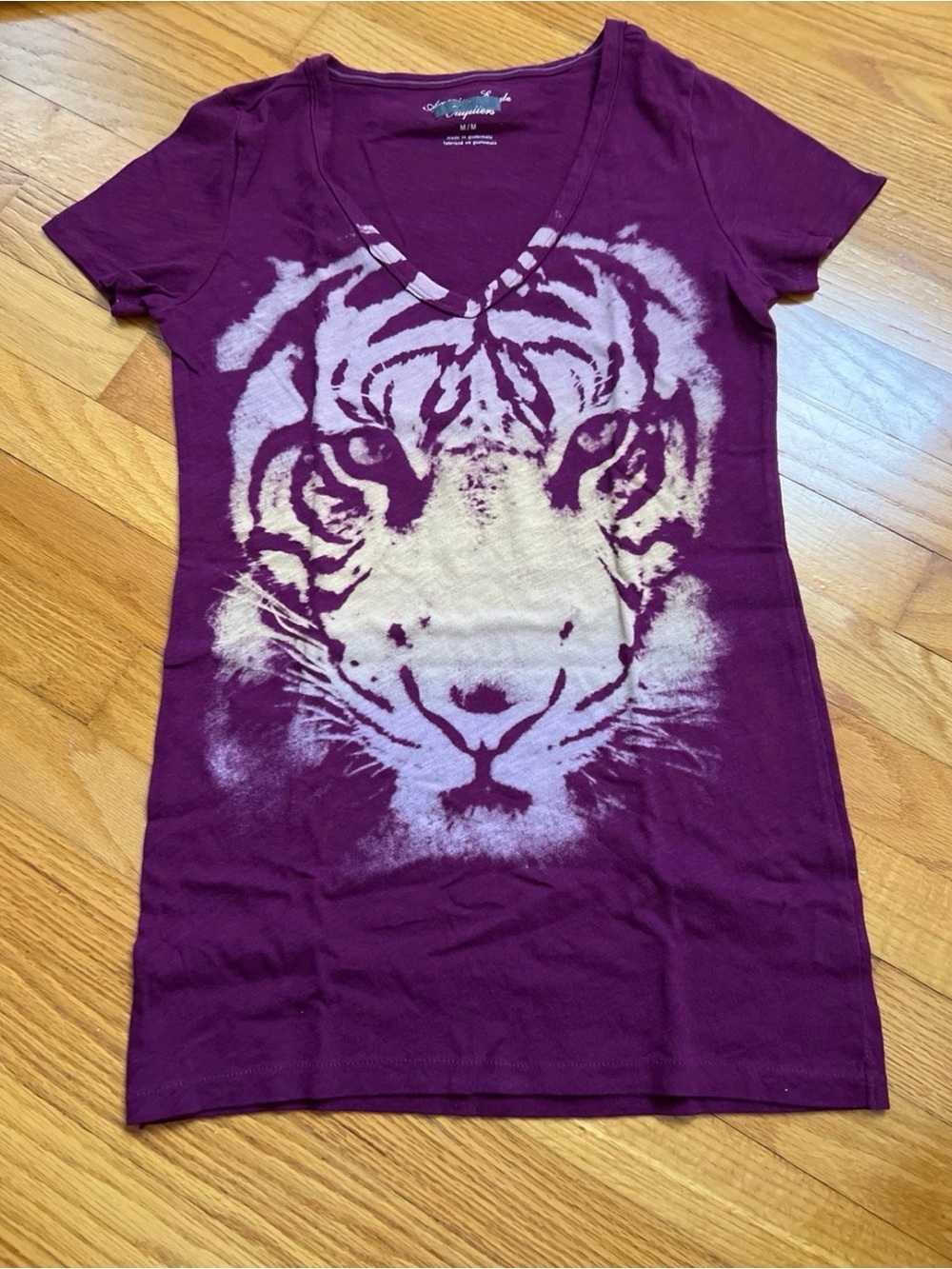 American Eagle Outfitters Purple V‑Neck Tiger Tee